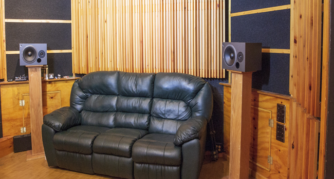 Surround Sound 5.1 Mastering Speakers and listening couch for postproduction and digital cd mastering in Kingston, New York